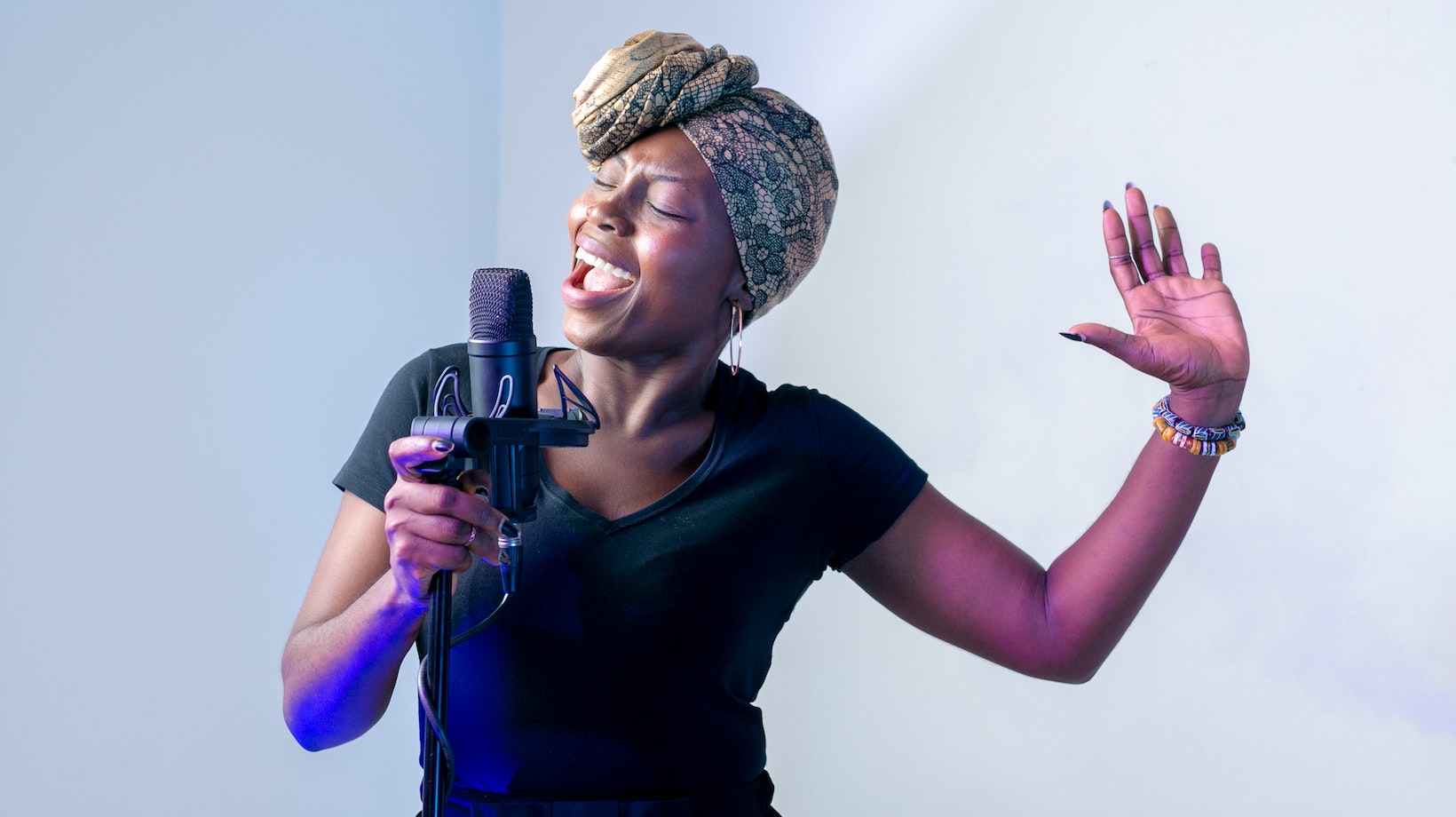 Exploring the Iconic Female R&B Singers of the 90s and 2000s: A ...